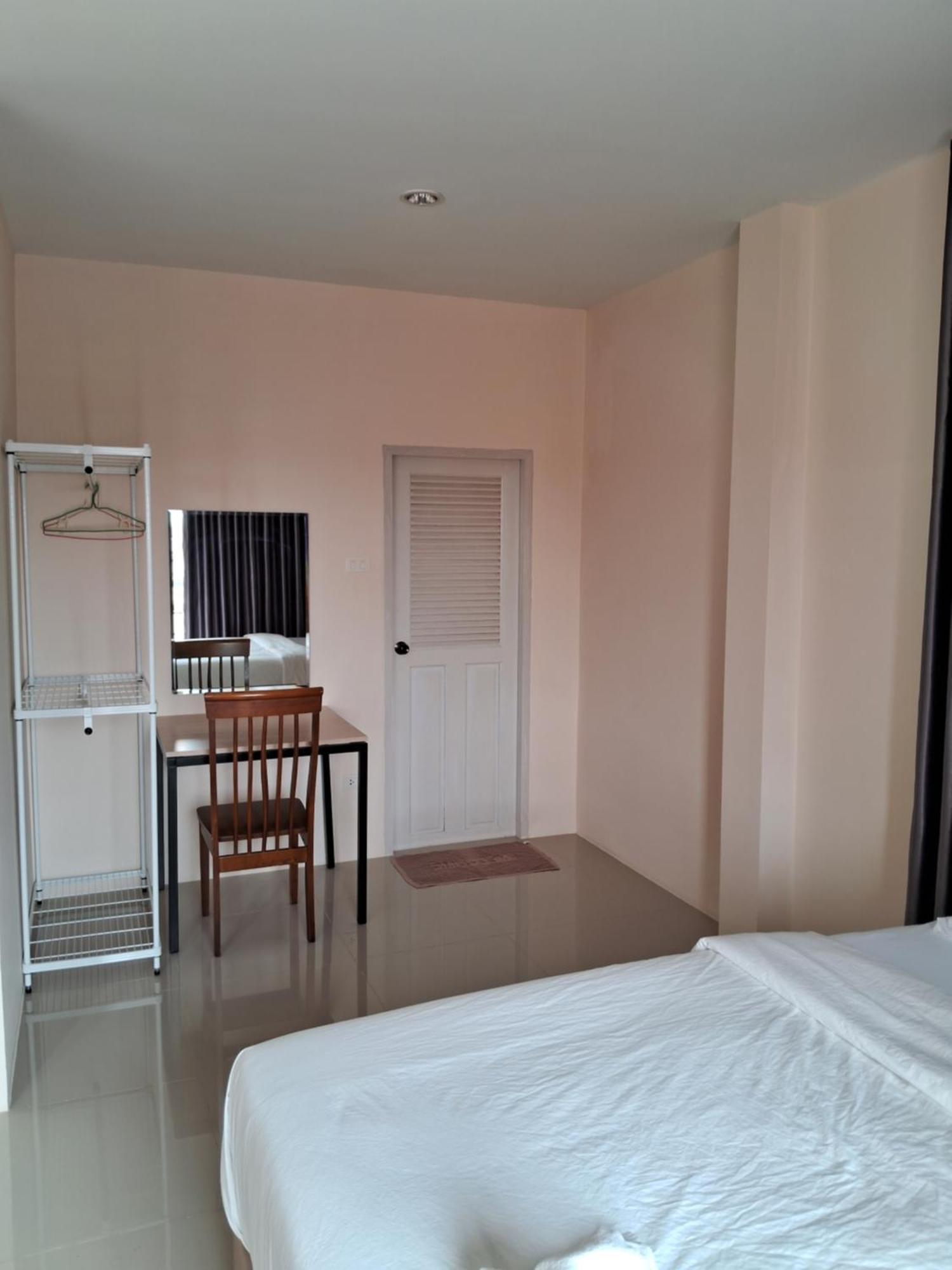 เคทู เกสเฮาส์ Hotel Chonburi Exterior photo